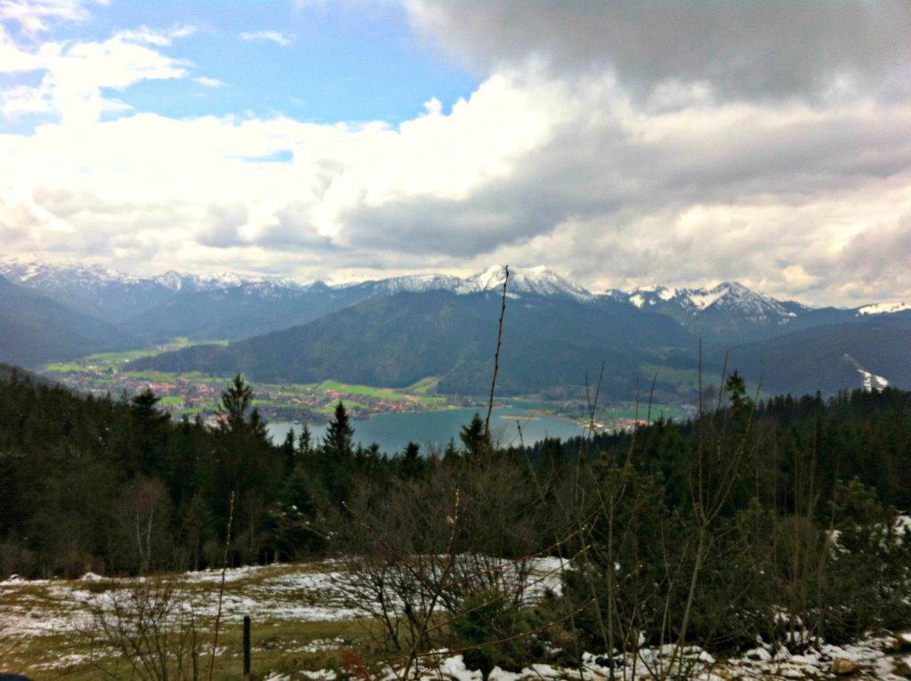 Blick auf den Tegernsee von der Neureuther Hütte