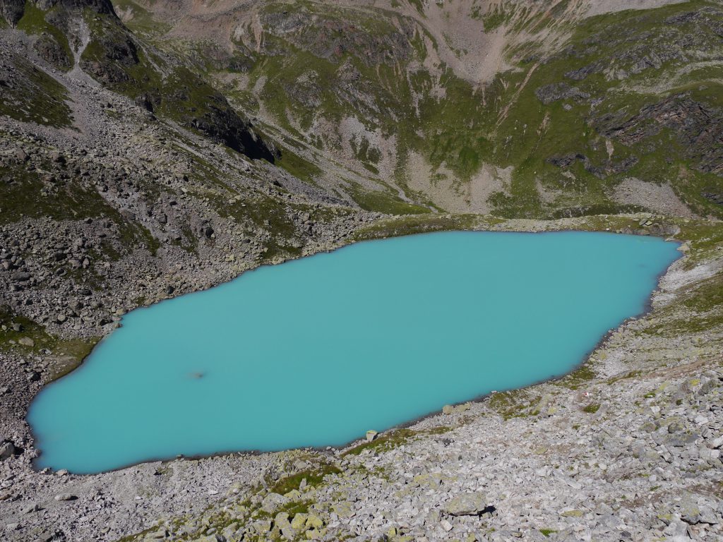 Blick auf den türkisblauen Mittelberglesee