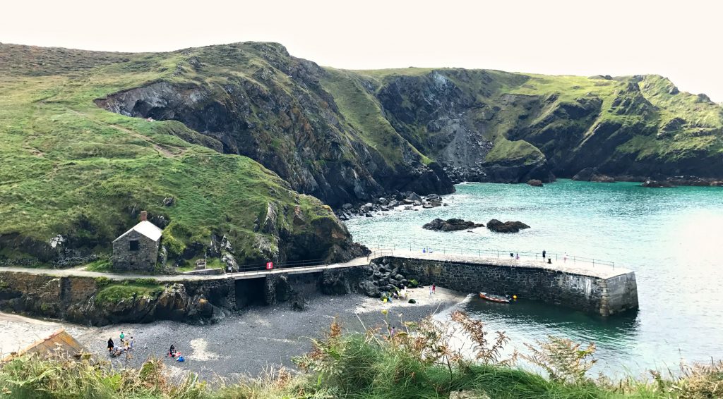 Porthleven-Lizard: Cove