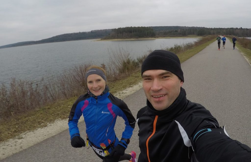 Mein Laufpartner und ich beim XMas Marathon