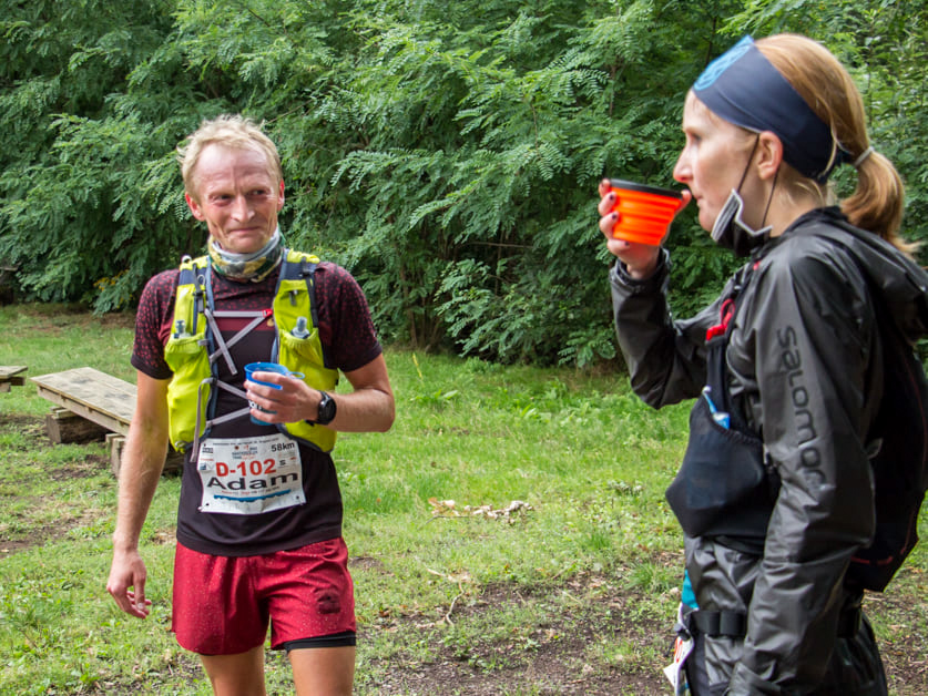 Adam und Svenja an der VP2 beim Hartfüßler Trail 2020