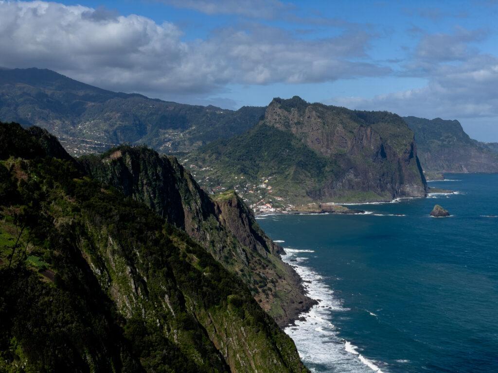 Laufen auf Madeira entlang der Vereda do Larano